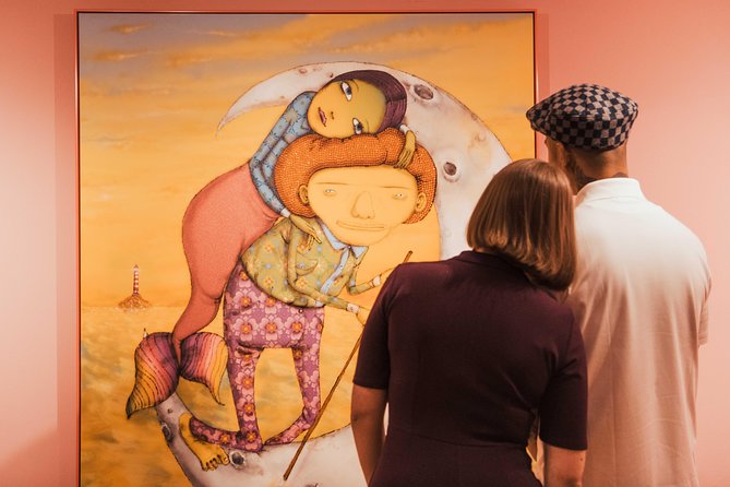Moco Museum Amsterdam Entry and 75-minute Canal Cruise - The small extras: snacks, drinks, and earphones