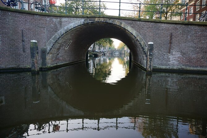 Morning Canal Cruise Amsterdam in Small-Group - How the Narration Works: Non-Scripted Stories You Can Question