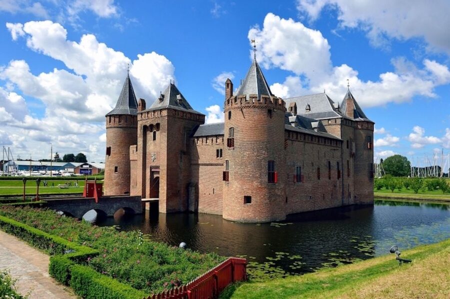 Muiden: Entry Ticket to Muiderslot Castle - Muiderslot in Muiden: why this castle visit is worth 2 hours