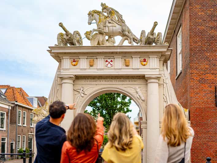 Outside Escape Amsterdam with your friend(s) and have fun! - A smartphone city game from Rembrandthuis to Dam Palace