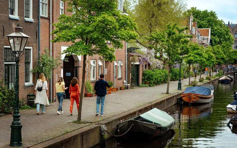 Outside Escape Amsterdam with your friend(s) and have fun! - What you will actually notice between the Rembrandthuis and Dam Palace