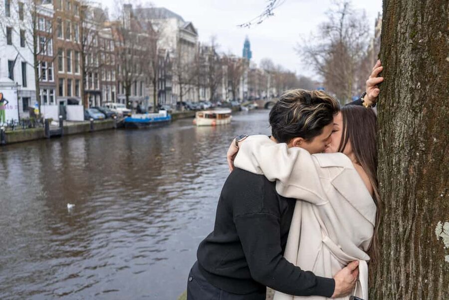 Premium Romantic Photoshoot Experience for Couples - Your 45 to 90 minute shoot: what you actually do
