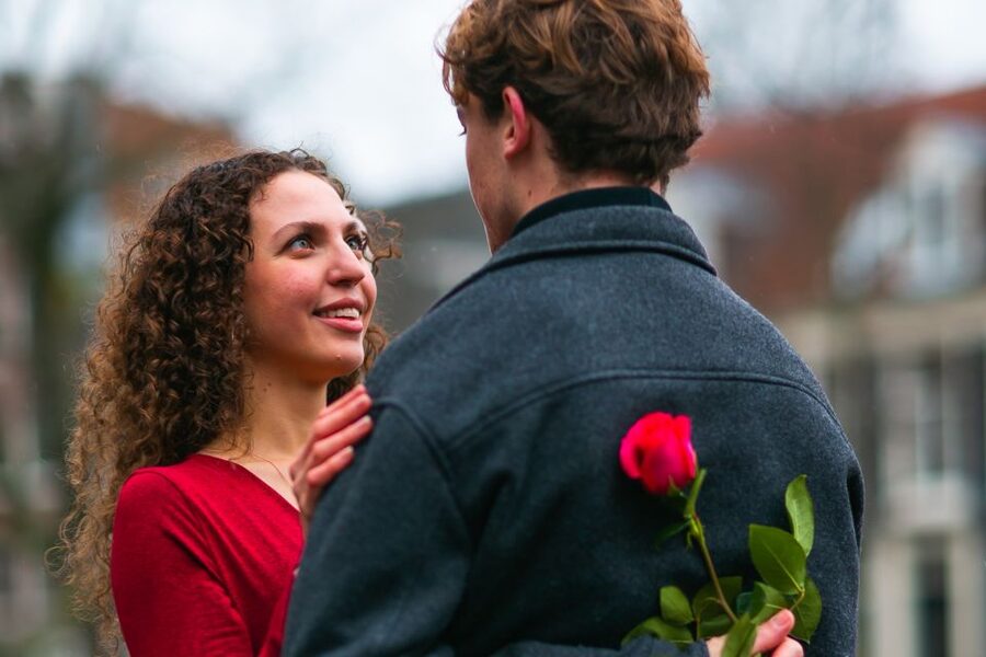 Premium Romantic Photoshoot Experience for Couples - Fast delivery: edited images within 24 to 48 hours