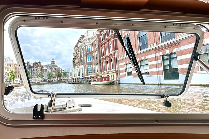 Private All-Inclusive Cruise with Captain - A private canal cruise with Captain Jack and the electric Drift Away