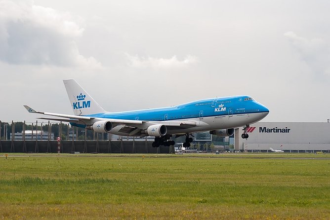Private Amsterdam Departure Transfer to AMS Schiphol Airport - Mercedes comfort, plus Wi-Fi and bottled water to make the ride feel easy