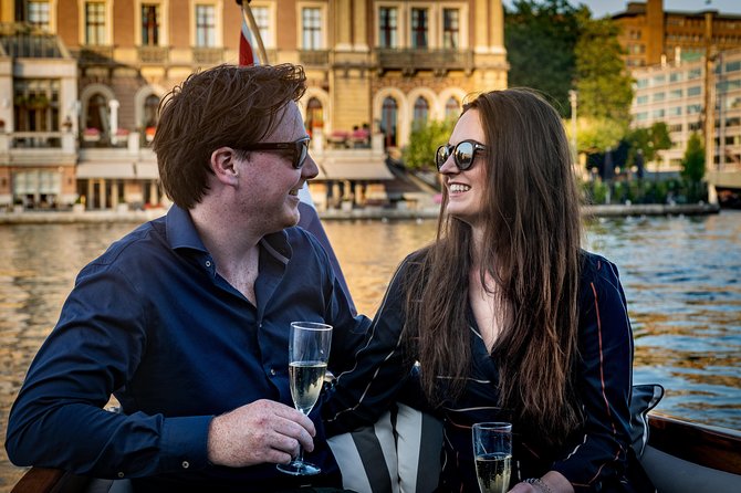 Private Boat Tour Amsterdam - 90 Min incl. welcome drink on historic saloon boat - Private saloon boat cruise, Amsterdam style
