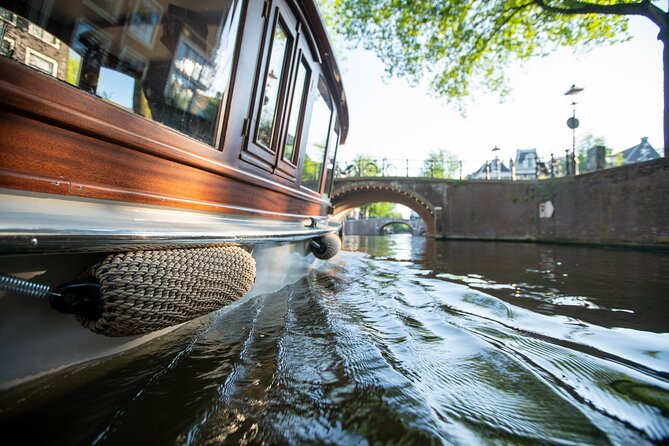 Private Boat Tour Amsterdam - 90 Min incl. welcome drink on historic saloon boat - Meeting point and the practical side of getting started