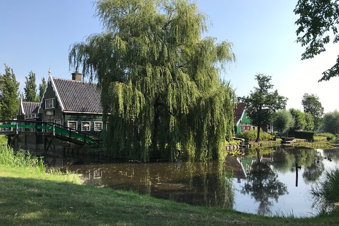 Private Excursion to Zaanse Schans, Edam, Volendam and Marken - Volendam Harbor: Where Lunch Becomes Part of the Experience