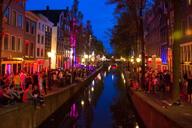 Red Light District Tour by Locals, Small Group (approx 4) - Why This Red Light District Walk Feels Different From a Quick Stroll