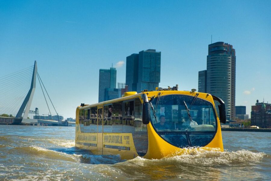 Rotterdam: 1-Hour Sightseeing Splash Tour - Comfort, seating, and photo moments near the front