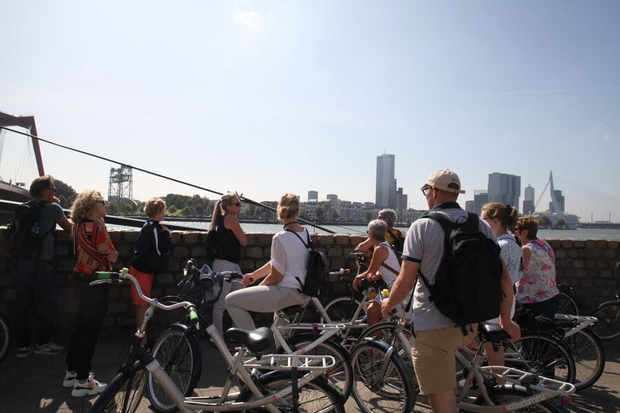 Rotterdam: 2.5-Hour Highlights Bike Tour - Coffee Stop and Guide Style: What You Learn Without Feeling Taught At