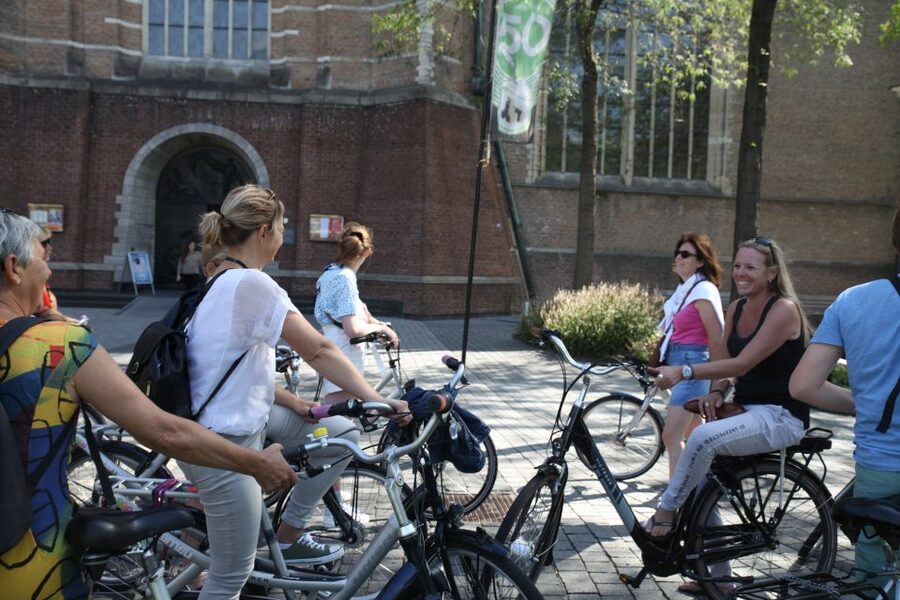 Rotterdam: 2.5-Hour Highlights Bike Tour - Price and Value: Getting Rental, a Guide, and Real Context for $38