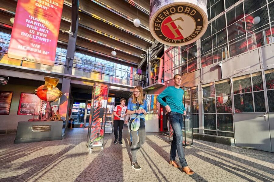 Rotterdam: Feyenoord 'De Kuip' Stadium Tour - Pitchside in De Kuip: seeing the grass and the scale