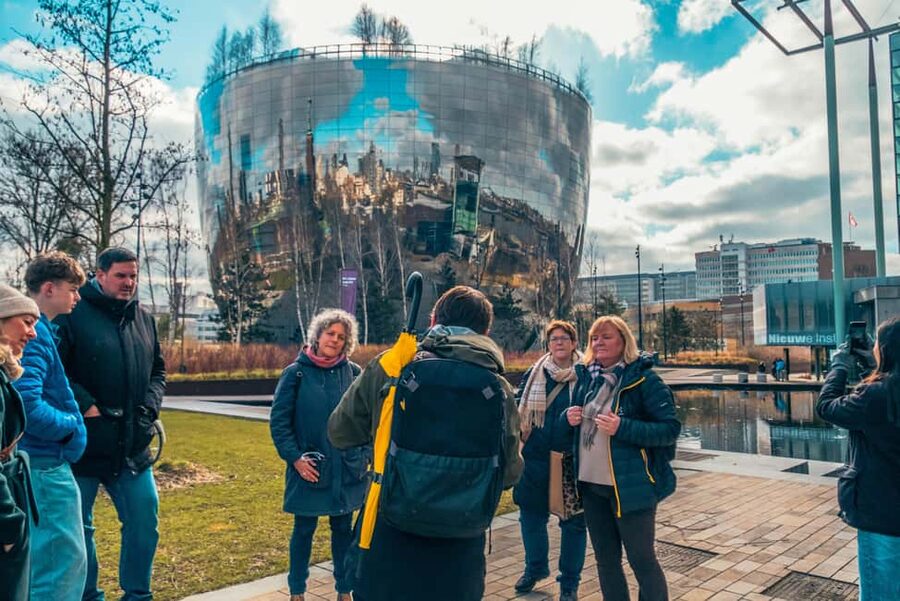 Rotterdam: Highlights, Gems, Architecture & History Walk - The guide effect, why Yoreh and Elmer make this tour special