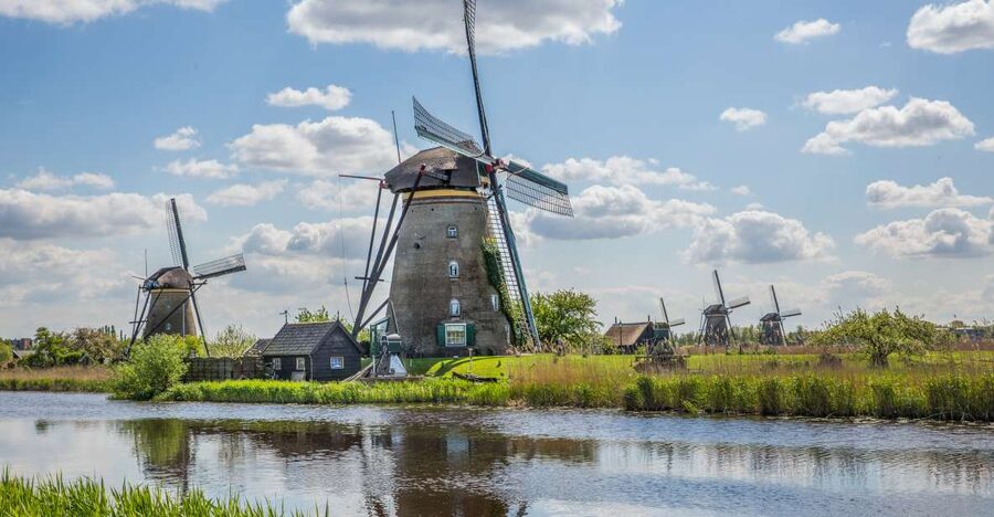 Rotterdam: Kinderdijk UNESCO World Heritage Entry Ticket - Using the audio guide and film to make a self-paced day feel smooth