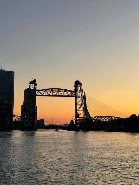 Rotterdam: Pizza Cruise - The 2-hour rhythm: antipasti first, pizza cooked fresh, dessert last