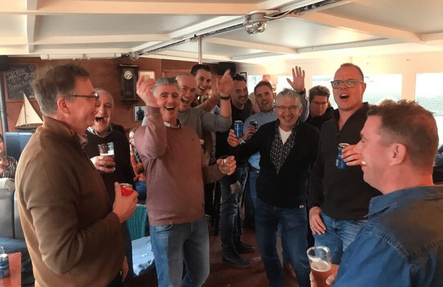Rotterdam: Pub Cruise with Drinks and Bites - Indoors and Outdoors: How to Dress for Rain or Shine