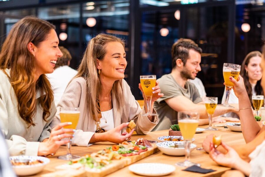 Rotterdam: Stadshaven Brewery Tour with Beer Tastings - The tasting at the gastropub table: how to choose your best option