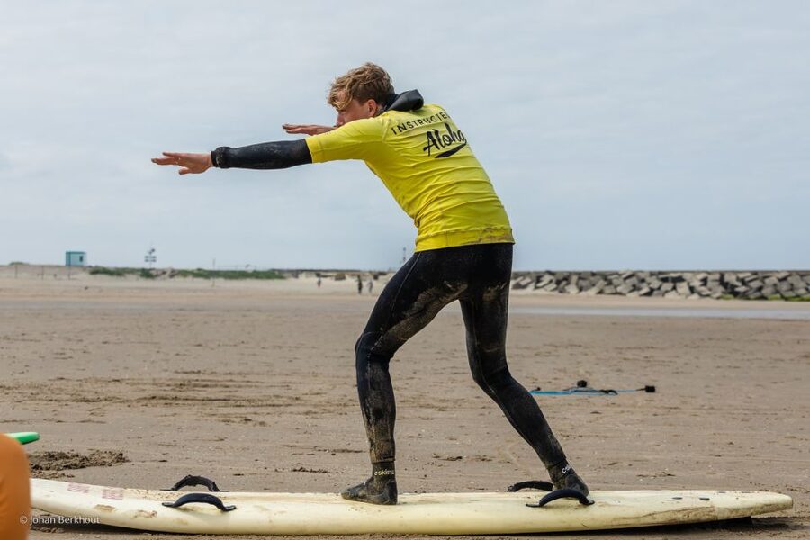 Scheveningen Beach: 1,5-Hour Surf Experience for Adults - The first moments on the beach: surf history and real safety talk