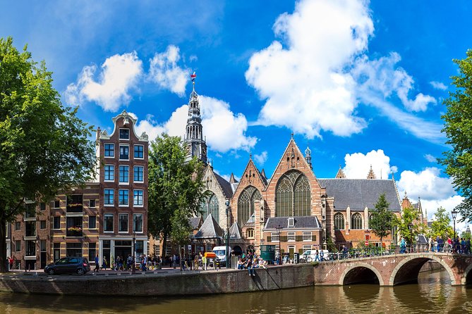 Secrets of Amsterdam Walking Tour plus Dutch Sweets Tasting - Begijnhof courtyard: why one quiet entrance changes the whole feel