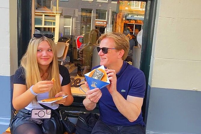 Skipping Lines & Sipping Beers: A History Tour of Amsterdam - Skipping the Line at Fabel Friet for Instant Amsterdam Flavor