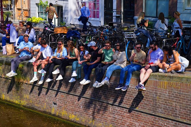 Skipping Lines & Sipping Beers: A History Tour of Amsterdam - Hans Egstorf Bakery Stop: Fresh Stroopwafel, No Guesswork