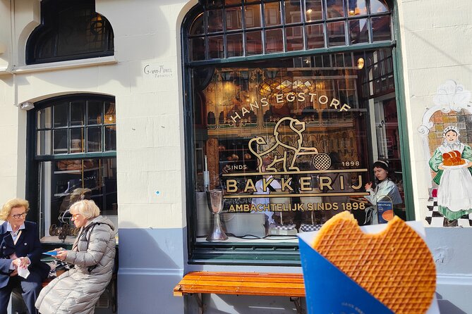 Skipping Lines & Sipping Beers: A History Tour of Amsterdam - Het Stadspaleis and Beursplein: Local Mood in Small Places