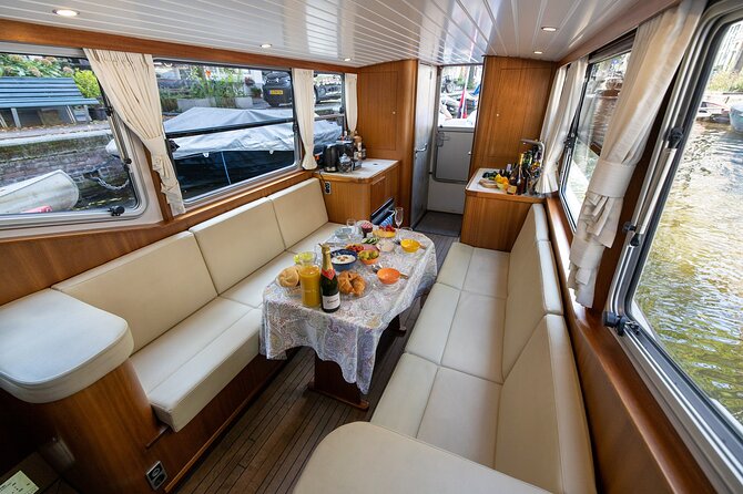 Small Group Boutique All-Inclusive Tour (max 12 p) With Captain - Meet at Singel, then glide through tight waterways and low bridges