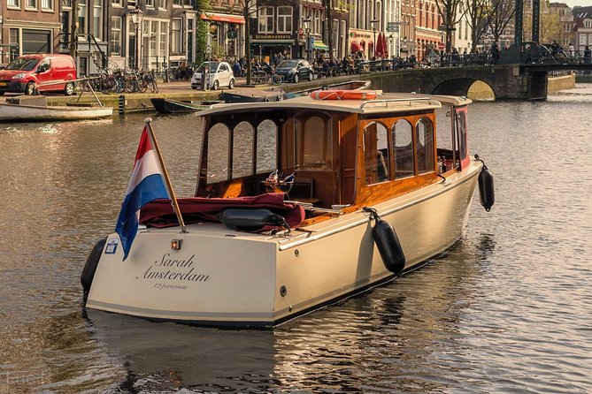 Small-Group Luxury Canal Cruise with Local Skipper - Timing: How 1.5 Hours Shapes Your Route and Your Photos