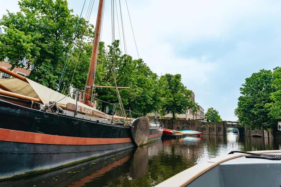 The Hague: Canal Cruise - Price and value: does $17 buy enough?