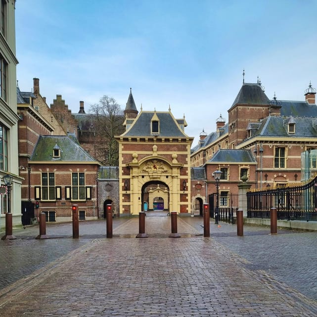 The Hague: City Walking Tour - Het Binnenhof: the inner court and the oldest still functioning Parliament