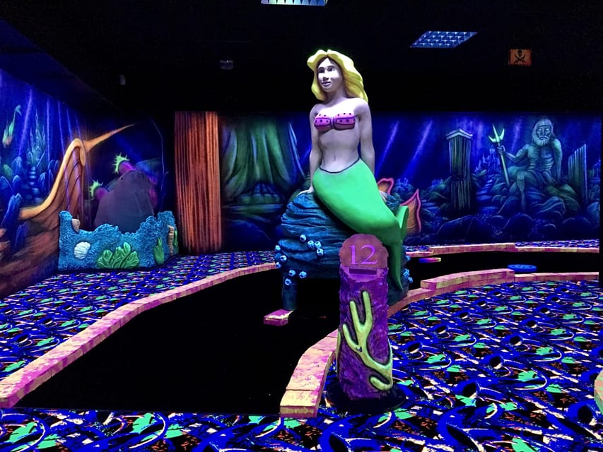 The Hague: Glowgolf Glow in the Dark Indoor Minigolf - Family fun that still works for adults