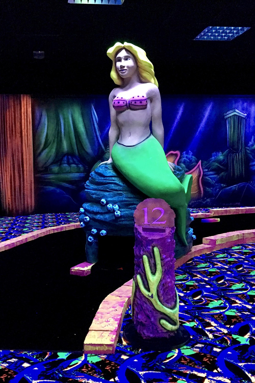 The Hague: Glowgolf Glow in the Dark Indoor Minigolf - Where to fit it into a The Hague day