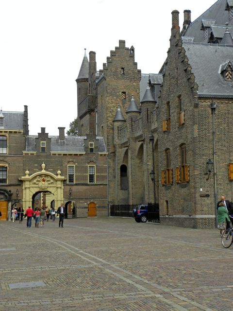 The Hague: Old City Private Walking Tour - Finding the start point at Central Station without stress