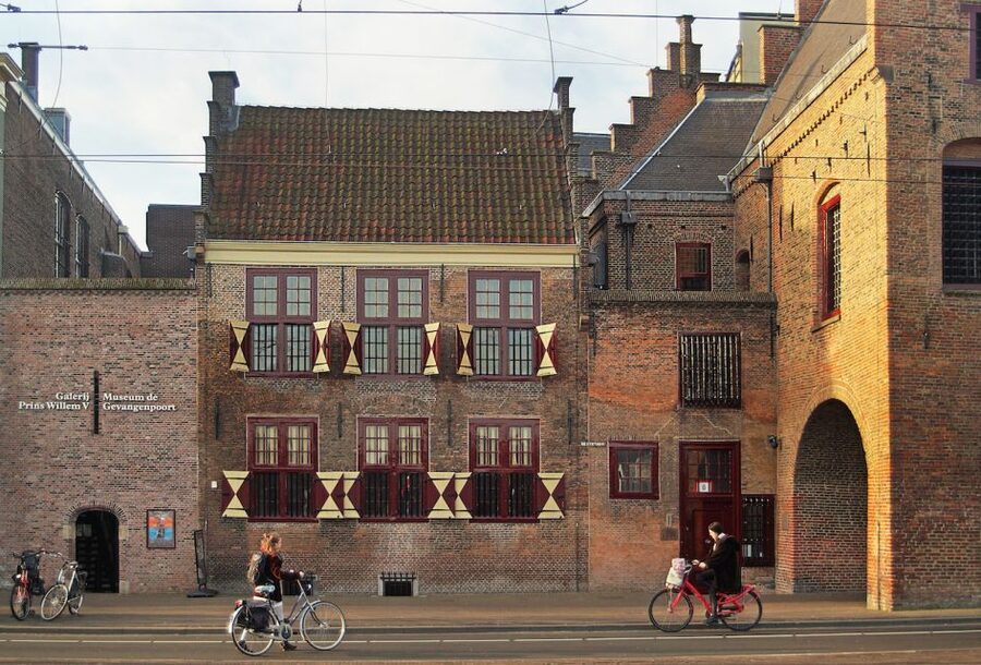 The Hague: Prison Gate Museum - Torture and punishment instruments: confronting the display