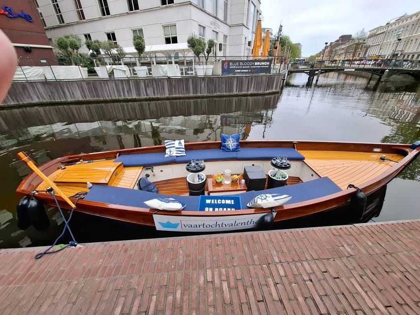 The Hague: Private Boattour up to 10 persons - The route experience: Hague Center canals plus room for requests