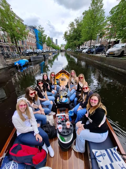 The Hague: Private Boattour up to 10 persons - Where to meet: finding the boat near the Hilton