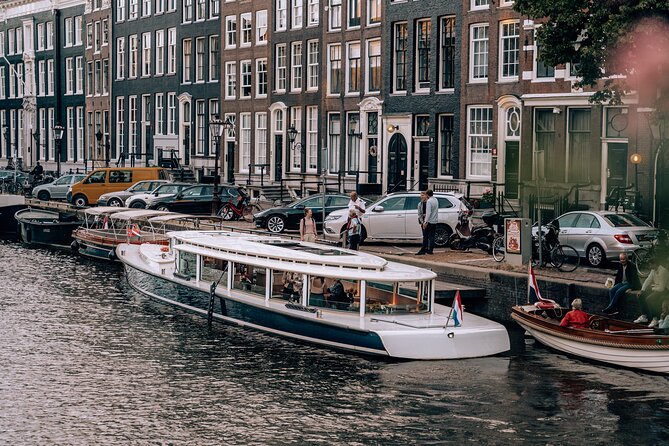 The Ultimate Amsterdam Canal Cruise - 2hr - Small Group with Drinks & Snacks - Jordaan start and the small-boat advantage