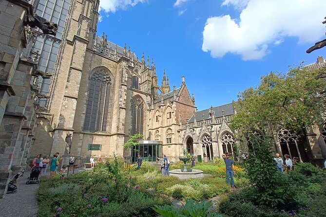 Utrecht: Guided Highlights Walking Tour - Meeting on Domplein and Handling Utrecht Weather Like a Pro