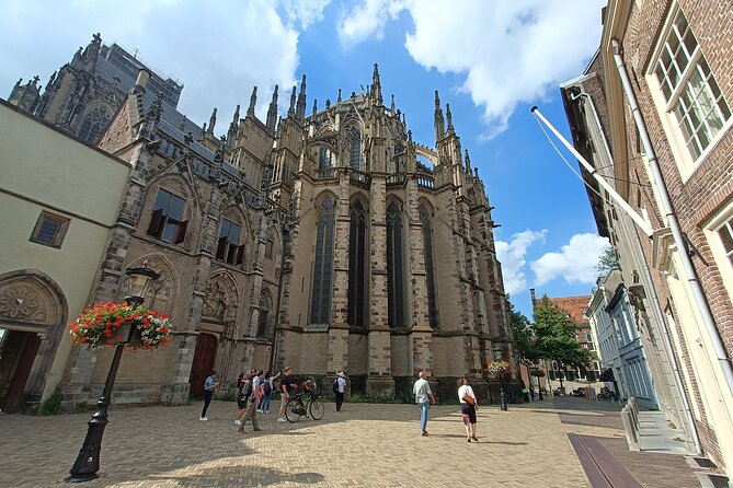 Utrecht: Guided Highlights Walking Tour - De Krakeling to Stadhuisbrug: Bridges, Views, and Short Guided Beats