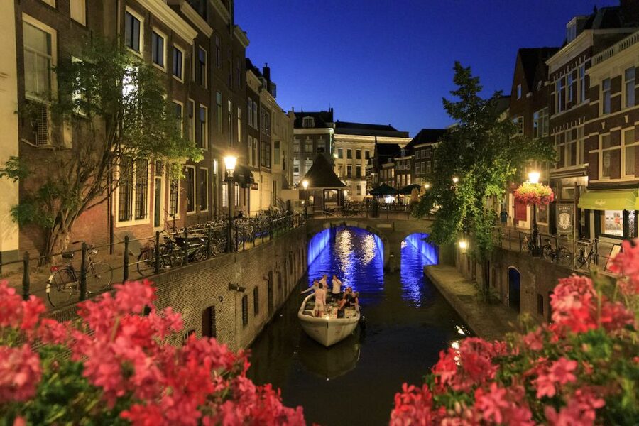 Utrecht: Guided Lumen Walking - St. Jans Church: when light becomes a light-and-sound story