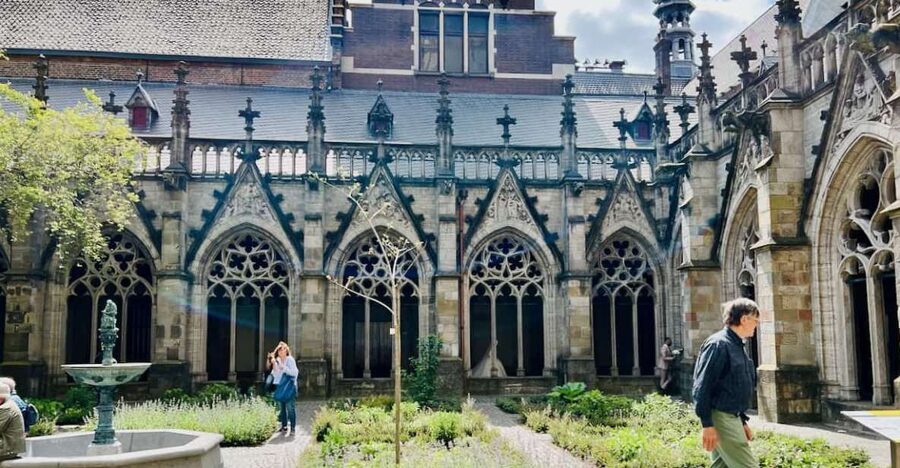 Utrecht: Highlights and Secrets with a Walking Tour - The 1.5-Hour Walking Pace, What It Includes, and How to Prepare
