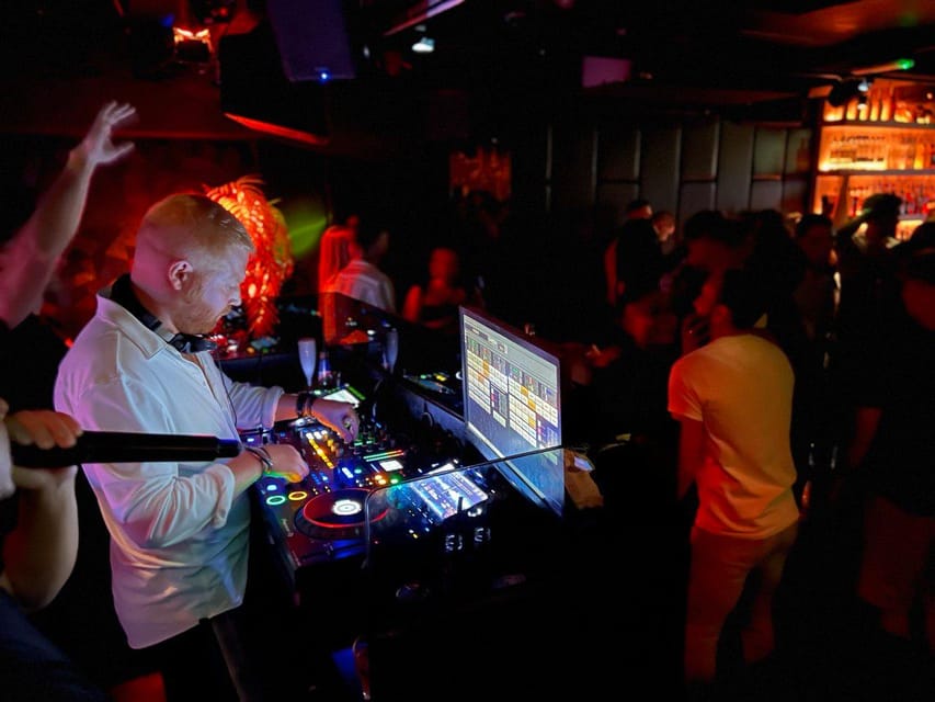 Utrecht: Ludwig's Original Pub Crawl with VIP Club Entry - Stops 2 to 4: how the crawl uses variety without wasting time