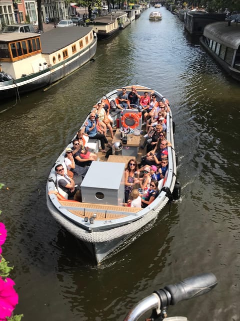 Visit Amsterdam by Boat with a French Guide (french) - Meeting Oosterdokskade 8: quick, clear access near Centraal