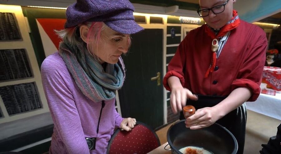 Volendam: 2.5-Hour Cheesemaking Workshop & Clog Making Tour - What You Take Home: Vacuumed Cheese and Ripening at Home