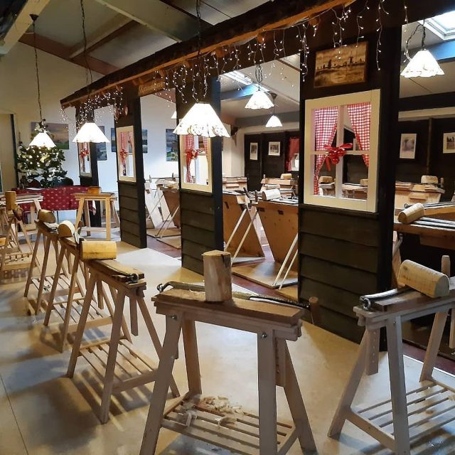 Volendam: 2-Hour Clogmaking Workshop and Cheese Tour - Key Points at a Glance