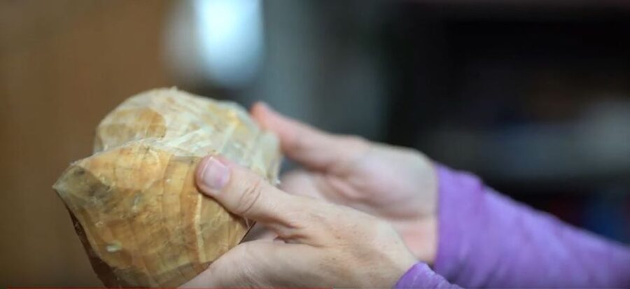 Volendam: 2-Hour Clogmaking Workshop and Cheese Tour - Languages and Group Flow: What Helps You Have a Smooth Time