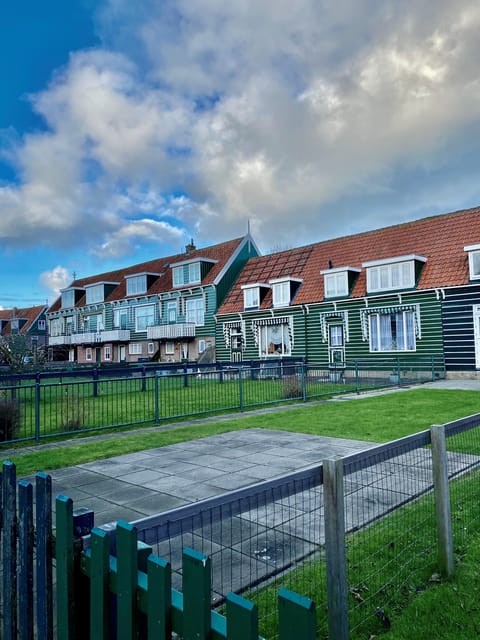 Volendam: Bike Rental including Highlights-Routes - Key highlights at a glance