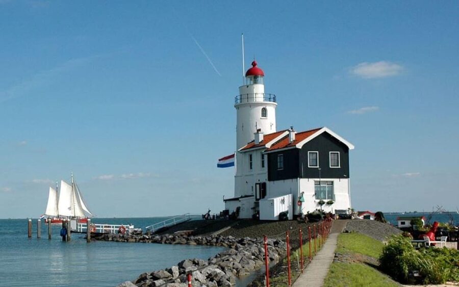 Volendam: E-Bike Rental including Highlights-Routes - Route choices: the Monnickendam and Marken loop, the Edam add-on, and the Broek in Waterland day