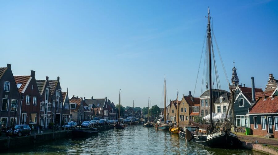 Volendam: E-Bike Rental including Highlights-Routes - The Dutch highlights you’ll pedal past: dikes, lake views, farms, and windmills